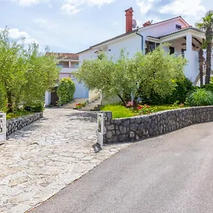 https://apartments-cerovic.primorje-gorskikotar.com